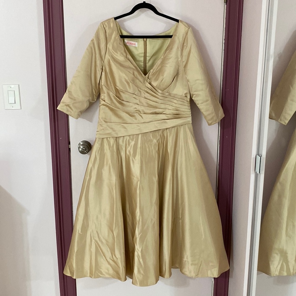Champagne-colour dress. Great for Christmas party or New Year’s.